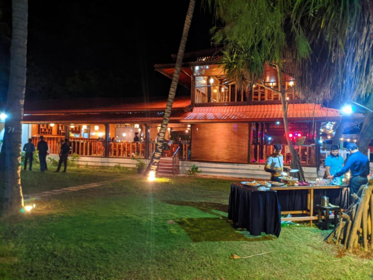Blue Sand Beach Resort Trincomalee Buitenkant foto