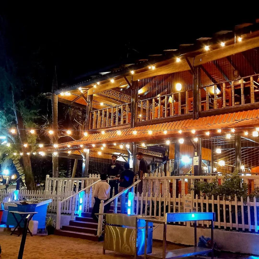 Blue Sand Beach Resort Trincomalee Buitenkant foto