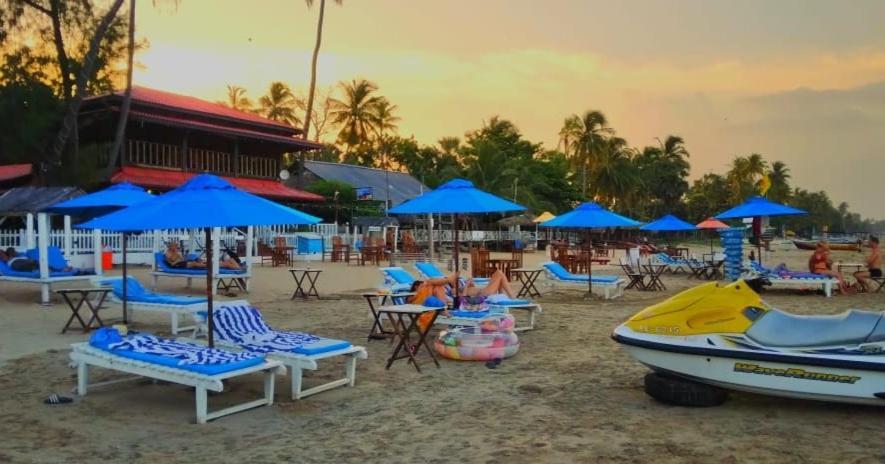 Blue Sand Beach Resort Trincomalee Buitenkant foto